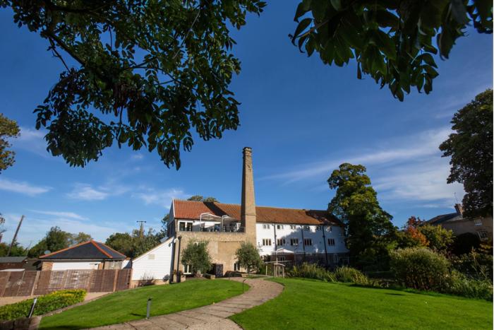 塔德納姆磨坊旅館全景